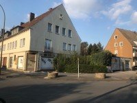 Bild (08fd37d64dece832e0d52be461382563): Mehrfamilienhaus und Garagenhof